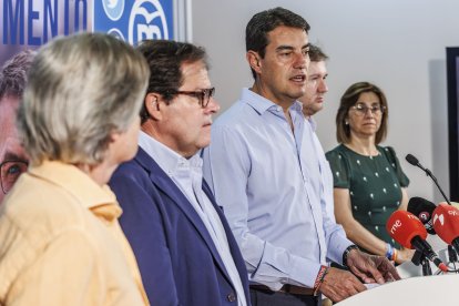 Los candidatos del PP al Congreso y al Senado en las próximas elecciones generales del 23J durante el balance de campaña.