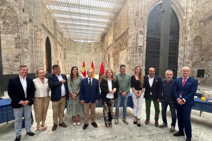 Representantes del equipo de Gobierno, en el desayuno informativo de balance del inicio de mandato.