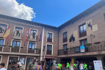 Siluetas de los personajes más icónicos de Disney presidían ayer el Ayuntamiento de Belorado.