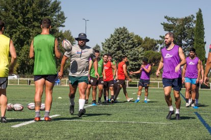 El primer entrenamiento del la pretemporada se desarrolló a mediodía en San Amaro, a pleno sol.