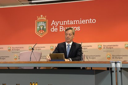 César Barriada en rueda de prensa.