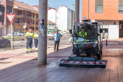 4 Durante la mañana se realizarán trabajos de desbroce, soplado, barrido y limpieza de fachadas