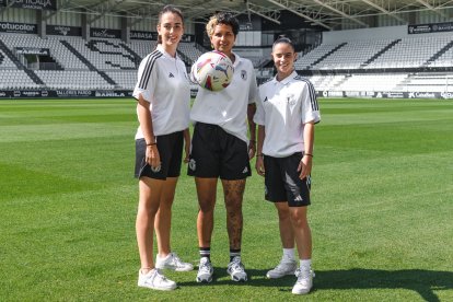 Las jugadoras del Burgos CF Elisa Ayuso, Oriana Martínez e Irene Mateo.