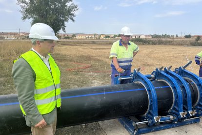 El vicealcalde, Fernando Martínez-Acitores, durante una visita a las obras de las nuevas canalizaciones de Aguas.