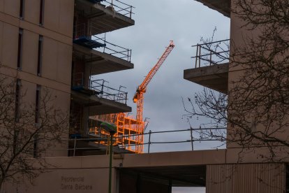 El plazo de ejecución de un edificio de viviendas está entre los 18 y los 24 meses.