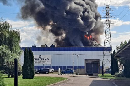 Incendio en la empresa Torreplas.