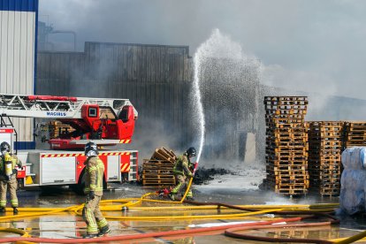 Incendio en Torreplas, polígono de Gamonal.