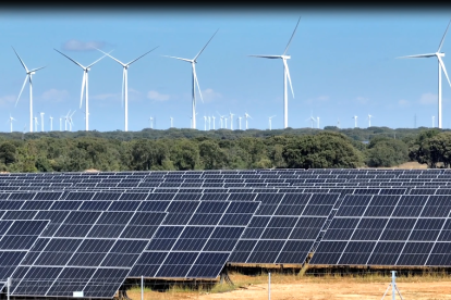 Primera planta híbrida eólica y solar de España