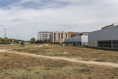 Esta es la parcela frente al HUBU y junto al polideportivo Talamillo en la que el PSOE plantea desarrollar un jardín botánico y terapéutico.