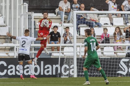 Caro, durante el partido ante el Elche en El Plantío.