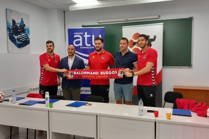 Presentación de Jaime González, Pedro Martins y Guilherme Leonel