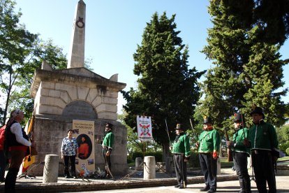 Finalizó el acto con una ofrenda floral ante el mausoleo mientras sonó el toque
de oración por los que dieron su vida por España.