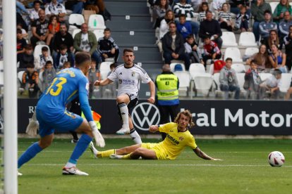 Navarro, en el partido ante el Villarreal B en El Plantío.