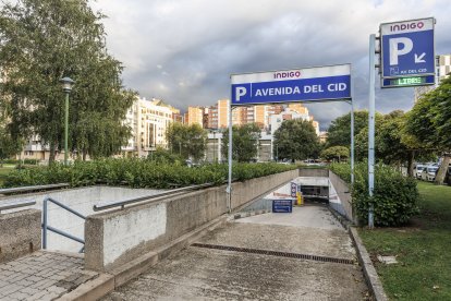 Aparcamiento de la avenida del Cid, junto al antiguo hospital General Yagüe.