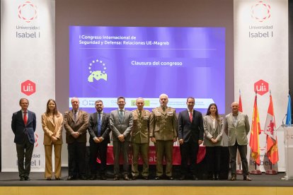 Foto de familia del I Congreso Seguridad y Defensa de la Universidad ISabel I.