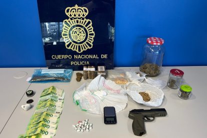 Drogas y armas intervenidas a un 'camello' en Miranda de Ebro.