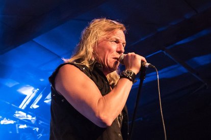 Ronnie Atkins, durante una actuación en directo con Pretty Maids.