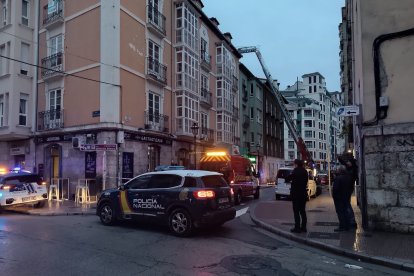 Incendio en un ático de la calle Santa Cruz de Burgos.