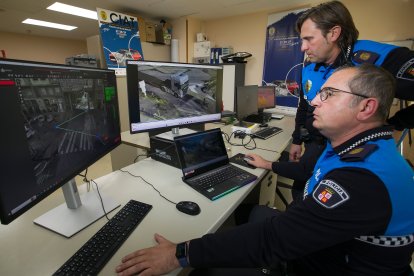 Agentes de la Unidad de Reconstrucción de Accidentes.