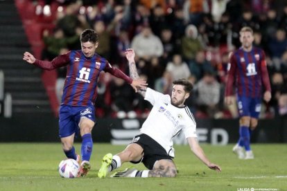 Imagen del partido entre el Eldense y el Burgos CF.