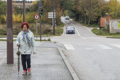 Cruce de la subida a Cortes desde la zona de Las Veguillas, desde donde partirá el nuevo acceso peatonal que planifica el Ayuntamiento de Burgos.