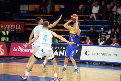 Mila Lapornik, durante el partido frente a Menorca.