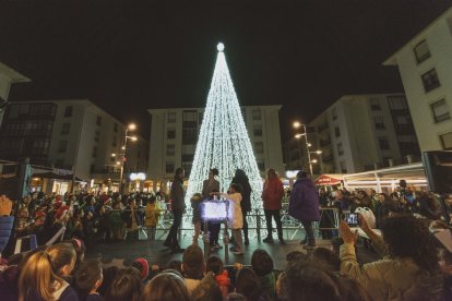 Encendido del alumbrado navideño en Medina de Pomar.