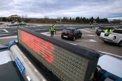 Imagen de un control de alcohol y drogas de la Guardia Civil.