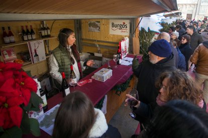 La Feria de Navidad se ubica en la plaza del Rey San Fernando.