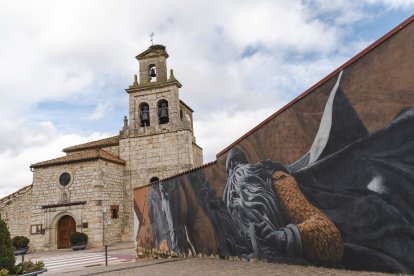 Imagen de un mural sobre el Cid Campeador con la iglesia de la Natividad de Nuestra Señora al fondo.