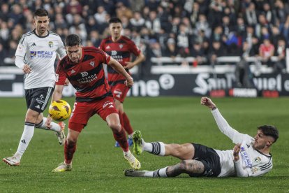 Imagen del partido entre el Burgos Cf y el CD Mirandés.