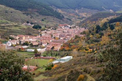 Vista panorámica en altura de Pradoluengo, la villa textil por excelencia.