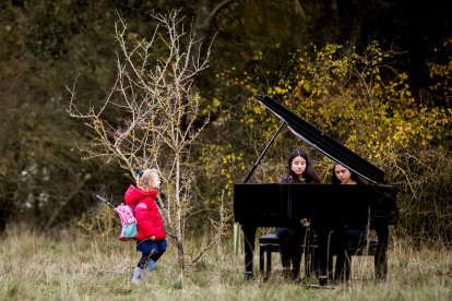 Una niña es el hilo conductor que busca acercar a los pacientes de centros sociosanitarios con largas estancias a un bosque mágico que acaricia el alma.