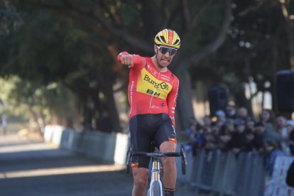 Felipe Orts celebra su victoria en el Ciclocross de Valencia.