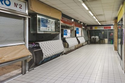 Puestos vacíos del actual Mercado Norte que está a punto de cerras sus puertas.