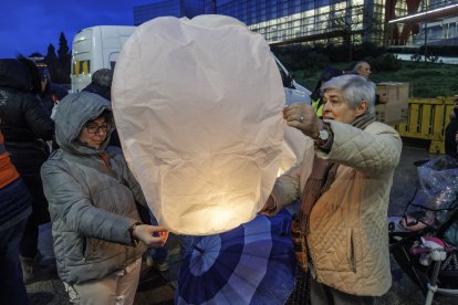 Suelta de farolillos solidarios de Proyecto Rubare.
