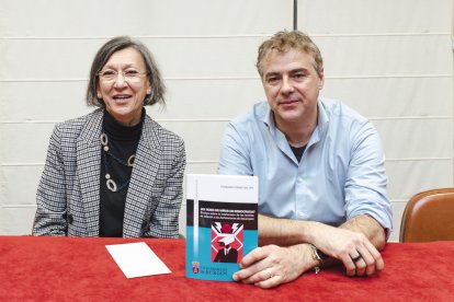 Beatriz Núñez Angulo y Fernando Pérez del Río, en la presentación de '¿El robo de niños en democracia?'