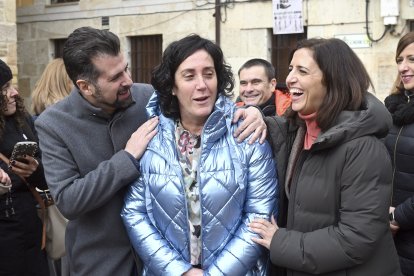 El secretario general del PSOECyL y portavoz en las Cortes, Luis Tudanca, visita la localidad de Trespaderne, acompañado de la secretaria general del PSOE de Burgos, Esther Peña, y la alcaldesa, Begoña Lavín