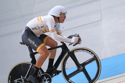 Sebastián Mora, en acción en el velódromo de Apeldoorn.