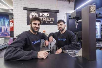 Alejandro Bartolomé y Fernando Martínez son los creadores de Top Tren, ubicado en la calle Calzadas, 25.