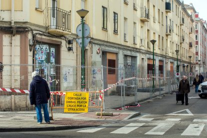 Todo el perímetro del inmueble construido en 1950 luce ya vallado.