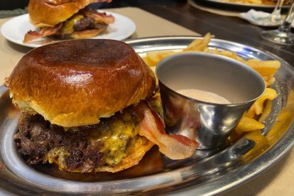 Una de las hamburguesas que se puede degustar en Martin's.