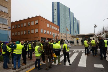 Concentración de apoyo a los dos agricultores detenidos por el corte de la AP-1.