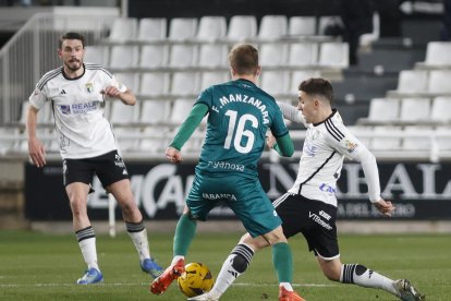 Imagen del partido entre el Burgos CF y el Racing de Ferrol.