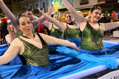 La natación sincronizada del colegio Castilla fue lo mejor de la noche