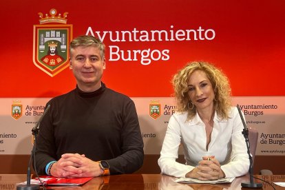 Julián Vesga y Blanca Carpintero, antes de la rueda de prensa.