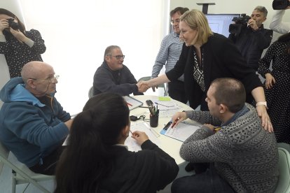 La consejera de Familia e Igualdad de Oportunidades, Isabel Blanco, visita el Espacio de Participación Comunitaria de la Fundación Intras