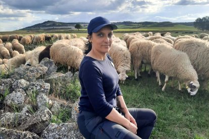 Beatriz Mendo Sánchez ha cerrado su explotación ganadera en la localidad burgalesa de Revilla Vallejera tras un año y medio.