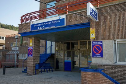 Entrada al Punto de Atención Continuada (PAC) de Atención Primaria en el Hospital Divino Vallés.