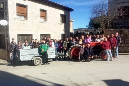 Participantes en la plantación de 230 árboles en Lodoso.